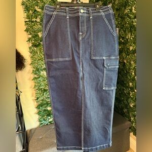 True Religion denim cargo maxi skirt. NEW Sz. 27(4)